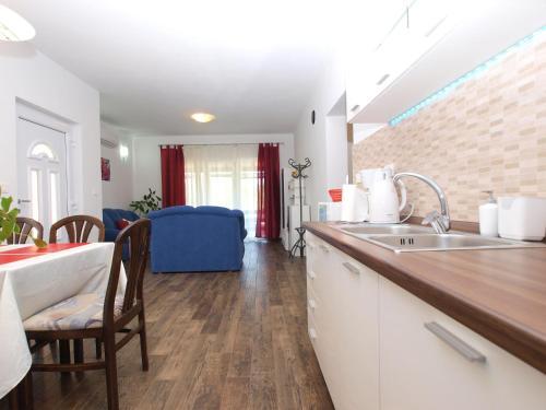 Apartments Suzana 1403