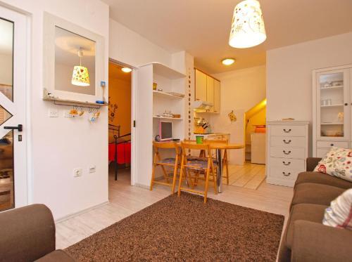 Apartments Josip 1544