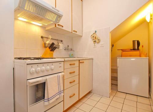 Apartments Josip 1544