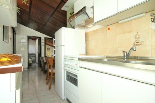 Apartments With A Parking Space Fazana - 7260