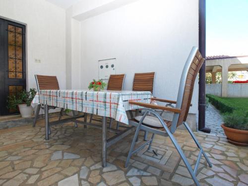 Apartments Valbandon 1616