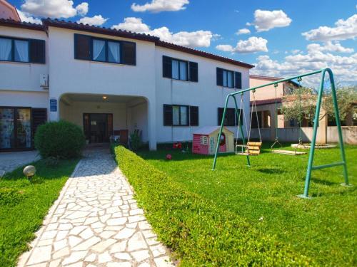 Apartments Valbandon 1616