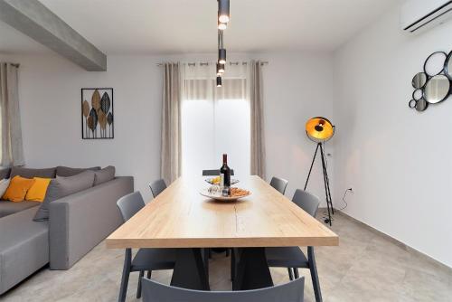 House Roberto 1384