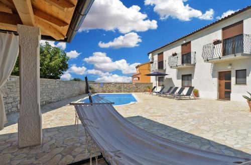 House Roberto 1384
