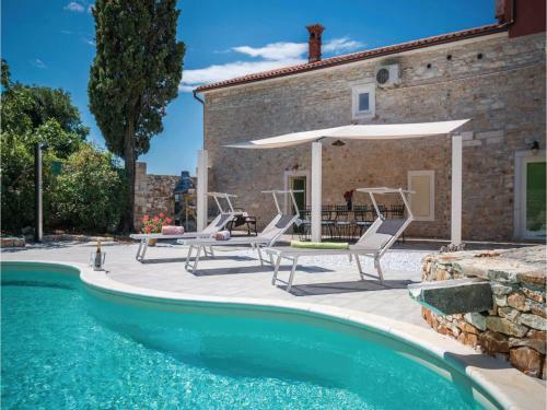 Five-bedroom Holiday Home In Galizana
