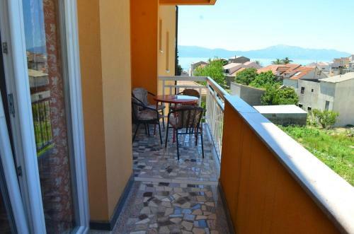 Apartment Gradac 13681e