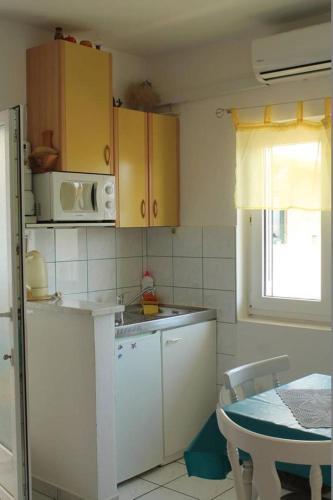Apartment Gradac 12977a
