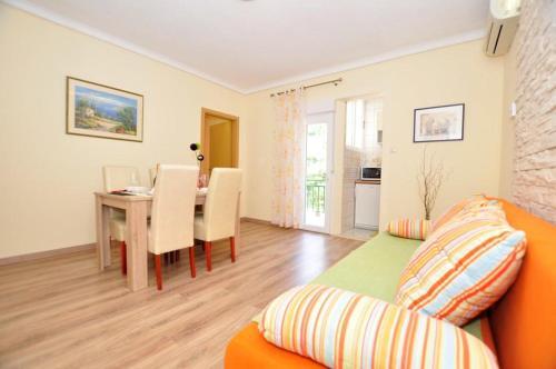 Apartment Gradac 15282f