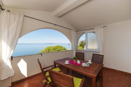 Beachfront Apartment Gradac 4414-2