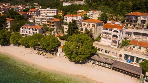 Beachfront Apartment Gradac 4414-2