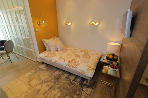 Apartments With A Parking Space Hvar - 15460