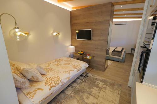 Apartments With A Parking Space Hvar - 15460