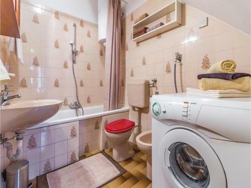 Two-bedroom Holiday Home In Jadreski