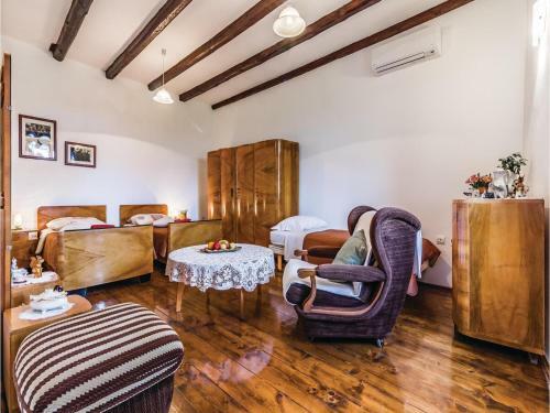 Two-bedroom Holiday Home In Jadreski