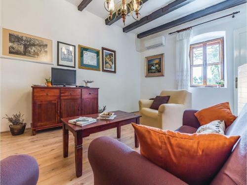 Two-bedroom Holiday Home In Jadreski