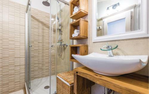 Two-bedroom Holiday Home In Jurdani