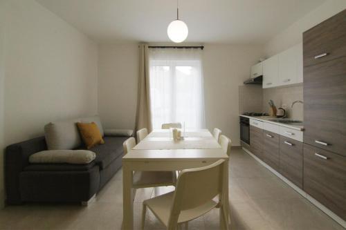 Apartments Denis 1742
