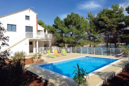 Apartment Lumbarda 4404b