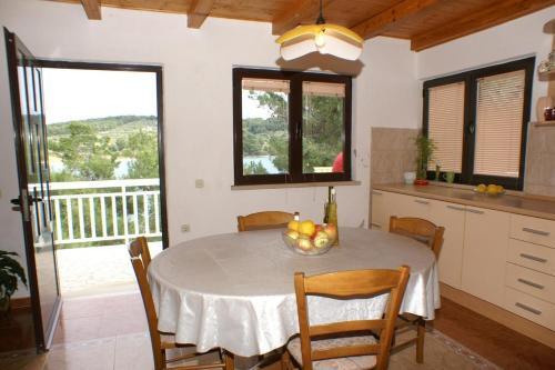 Apartment Lumbarda 4404b