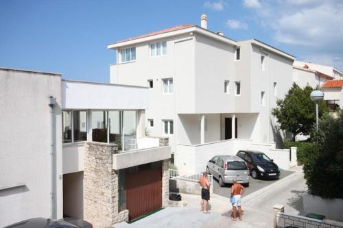 Apartments With A Parking Space Makarska - 2599