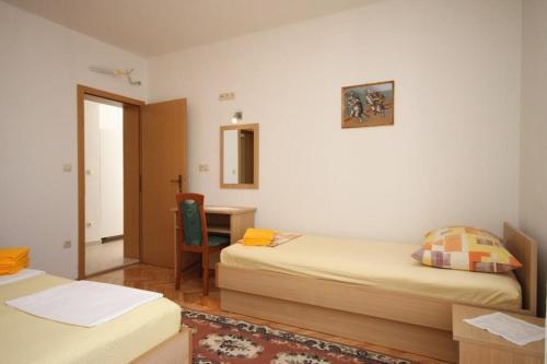 Apartments With A Parking Space Makarska - 2599