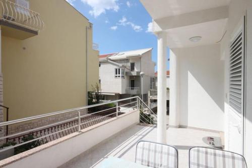 Apartments With A Parking Space Makarska - 2599