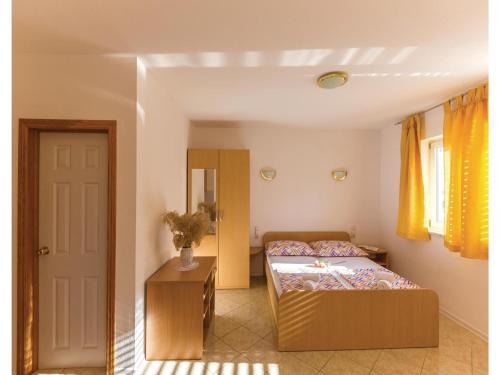 0-bedroom Apartment In Makarska