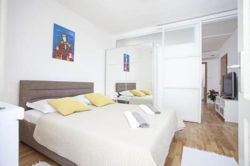 Apartments With A Parking Space Makarska - 11415