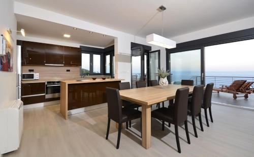 Villa Ctvb105/ - Modern Holiday Home With Private Pool