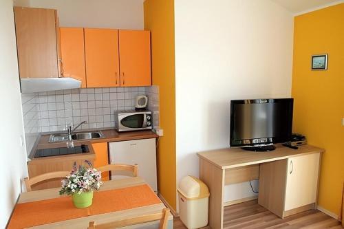 Apartments In Makarska 6735