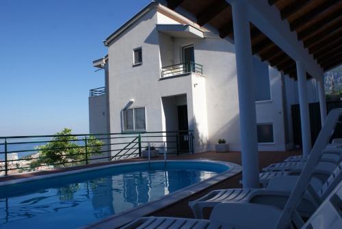 Apartments In Makarska 6735