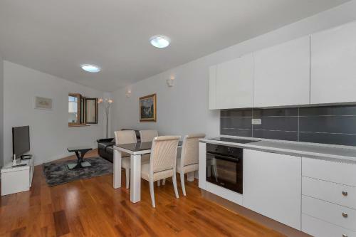 Beach Apartment Bilich