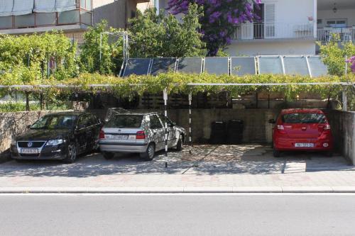 Apartments With A Parking Space Makarska - 6784