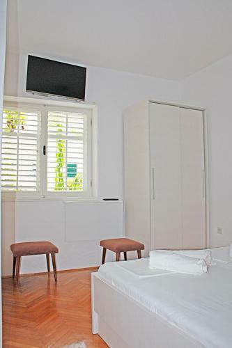 Hostal Bougainvillea Apartments