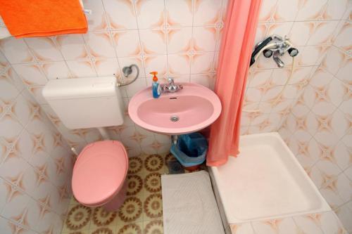 Hostal Apartments And Rooms With Parking Space Makarska - 9128