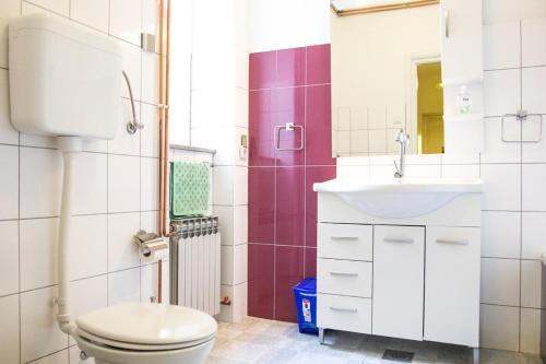 Apartments And Rooms With Wifi Zagreb - 15219