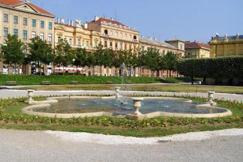 Apartments With A Swimming Pool Zagreb - 11408