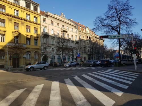 Palace Apartments By Zgrent
