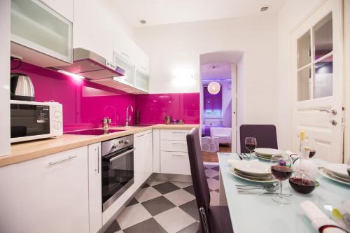 Apartment Center Four Stars