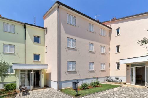 Hostal Diana House With Apartments