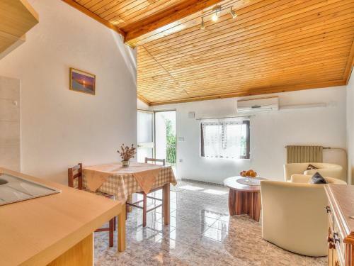 Hostal Paradinovic House With Apartments