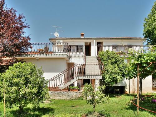 Hostal Paradinovic House With Apartments