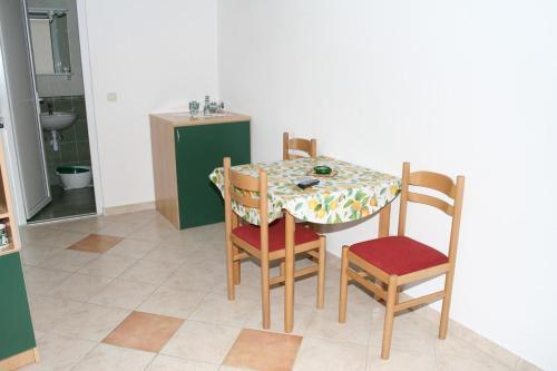 Apartments By The Sea Zaostrog (makarska) - 2649