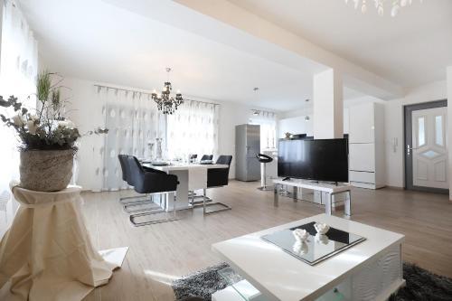 Villa Olive Garden Apartments