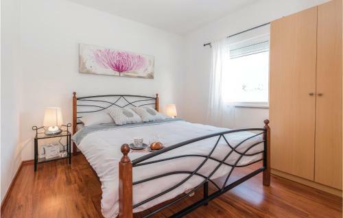 Four-bedroom Holiday Home In Sukosan