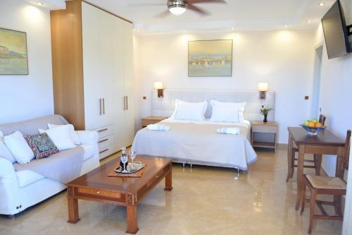 Hostal Amforeas Retreat Guesthouse