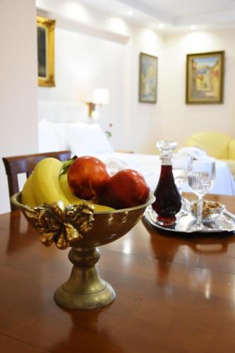 Hostal Amforeas Retreat Guesthouse