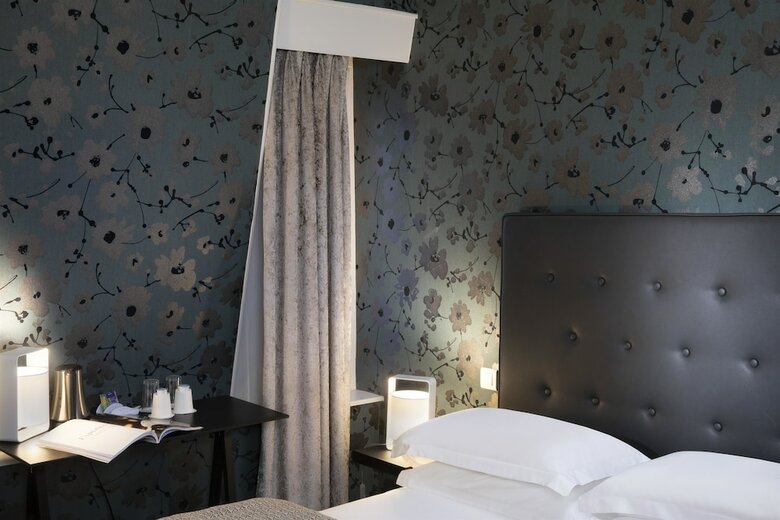 Hotel Plaza Etoile