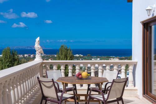 Sunshine Villa With Private Pool
