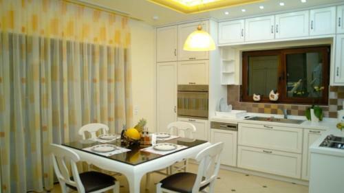Sunshine Villa With Private Pool
